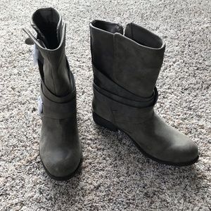 Women’s size 8.5 Madden Girl mid-calf boots